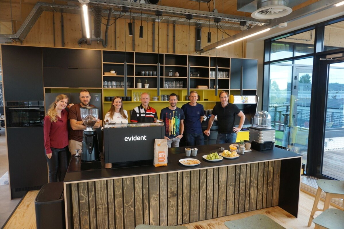 Bij Evident in Utrecht staat een professionele koffiemachine van Pure Africa.